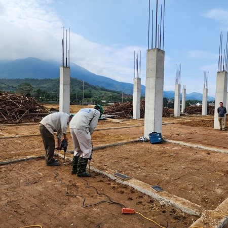 Khoan lỗ bơm thuốc phòng chống mối cho công trình xây dựng mới