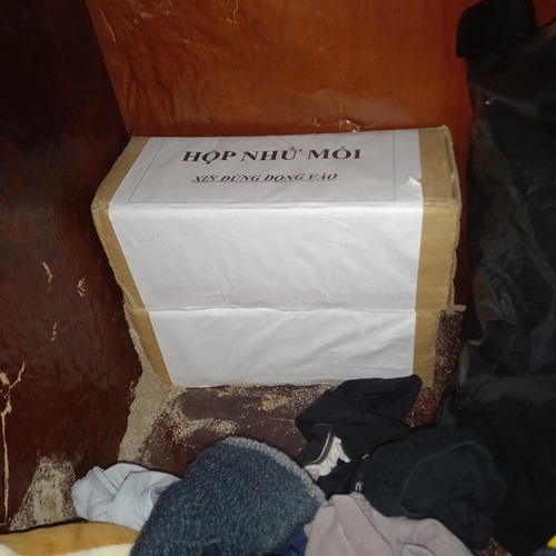 Đặt hộp nhử mối vào vị trí có mối hoạt đông gây hại