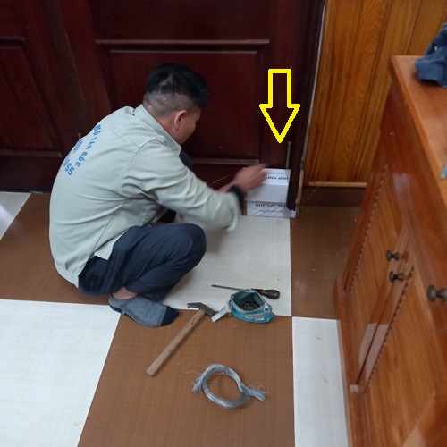 Đặt hộp nhử mối khuôn cửa cho khách hàng tại huyện Quốc Oai
