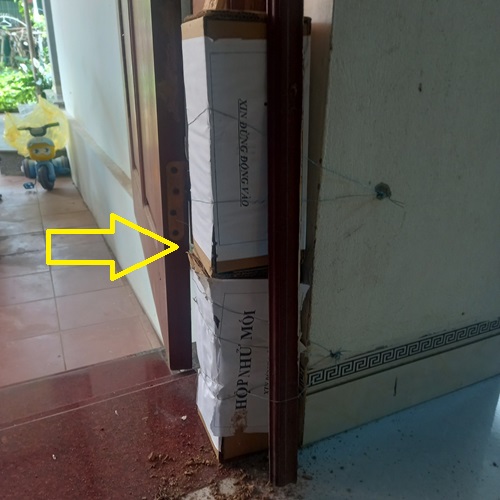 Đặt hộp nhử mối xông khuôn cửa tại phường Xuân Thành